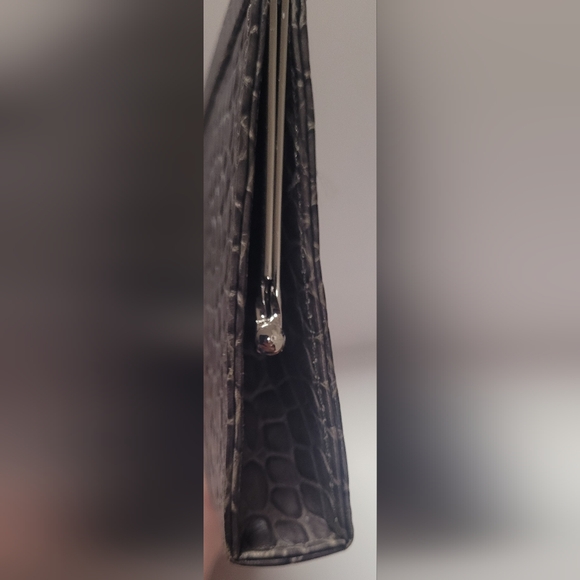 Crocodile Embossed Clutch Wallet - Picture 3 of 6